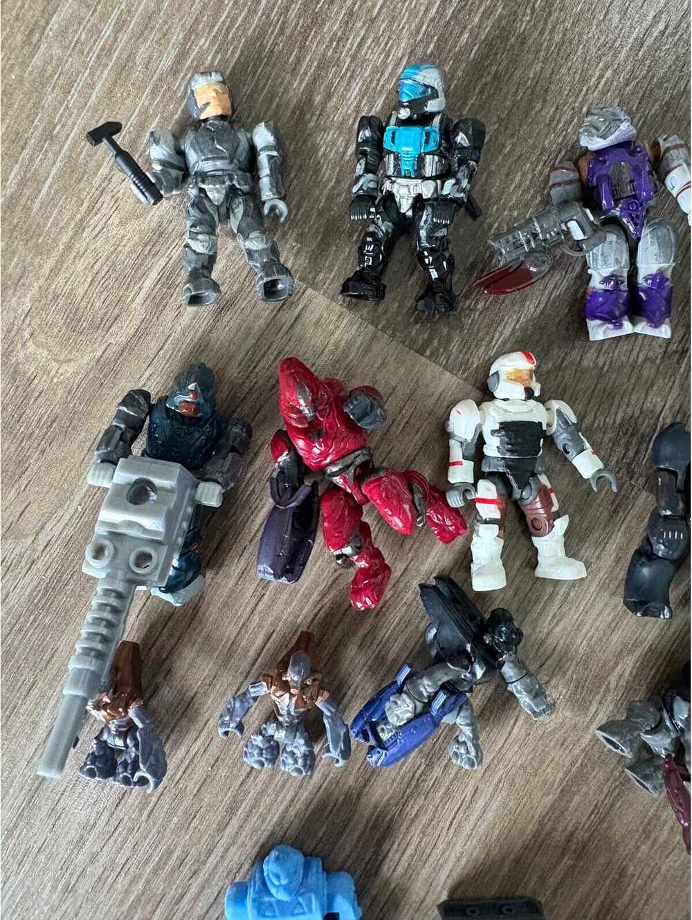 Large Lot of Mega Bloks Construx Halo Mini Figures and Accessories Rare - !